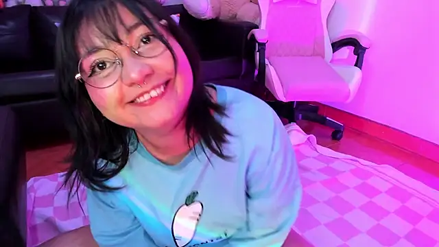 Snapshot of Lolii_Zoe chatting on 11/30/25, 08:24 Lolii Zoe online show from 11/30/25, 08:24