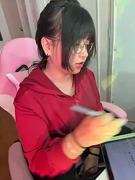 Snapshot of Lolii_Zoe chatting on 12/17/25, 08:26 Lolii Zoe online show from 12/17/25, 08:26