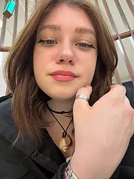 Snapshot of lucy-joy chatting on 04/27/26, 10:24 lucy-joy online show from 04/27/26, 10:24