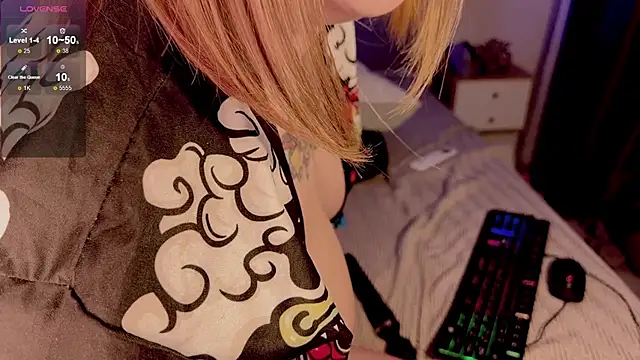 Snapshot of NaomiRey1 chatting on 11/14/25, 05:44 NaomiRey1 online show from 11/14/25, 05:44