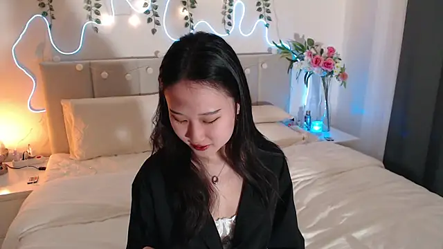 yuna k online show from 04/23/26, 10:12