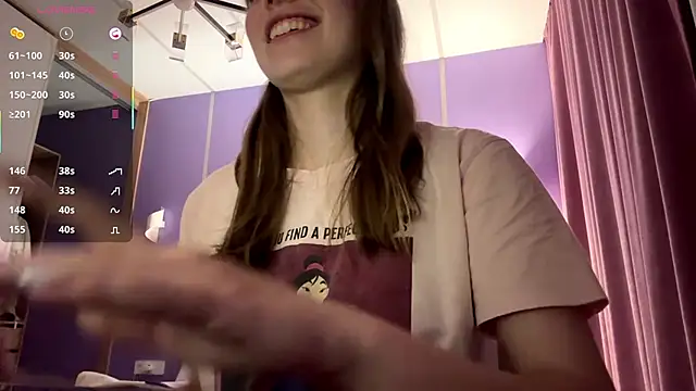 Snapshot of LinaMoonBlessed chatting on 05/17/26, 01:40 LinaMoonBlessed online show from 05/17/26, 01:40