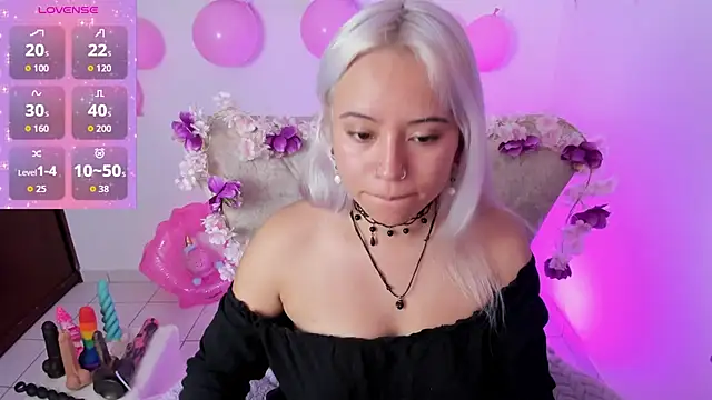 Nataliahenao69 online show from 11/17/25, 06:03