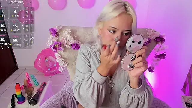 Nataliahenao69 online show from 11/25/25, 01:38