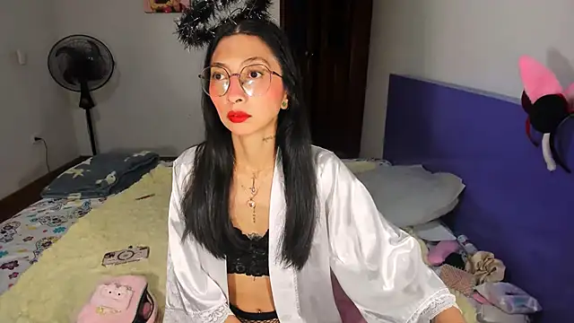 Snapshot of Anais_lux chatting on 05/02/26, 12:37 Anais lux online show from 05/02/26, 12:37