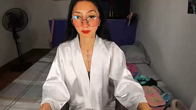 Snapshot of Anais_lux chatting on 05/15/26, 11:34 Anais lux online show from 05/15/26, 11:34