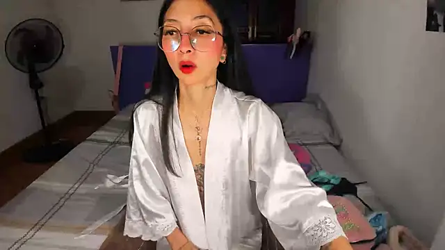 Snapshot of Anais_lux chatting on 05/16/26, 12:40 Anais lux online show from 05/16/26, 12:40