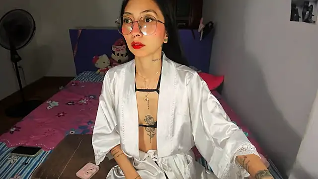 Snapshot of Anais_lux chatting on 05/22/26, 12:18 Anais lux online show from 05/22/26, 12:18