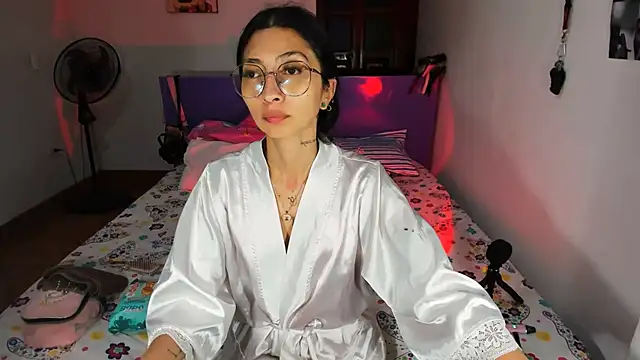 Snapshot of Anais_lux chatting on 06/06/26, 11:53 Anais lux online show from 06/06/26, 11:53