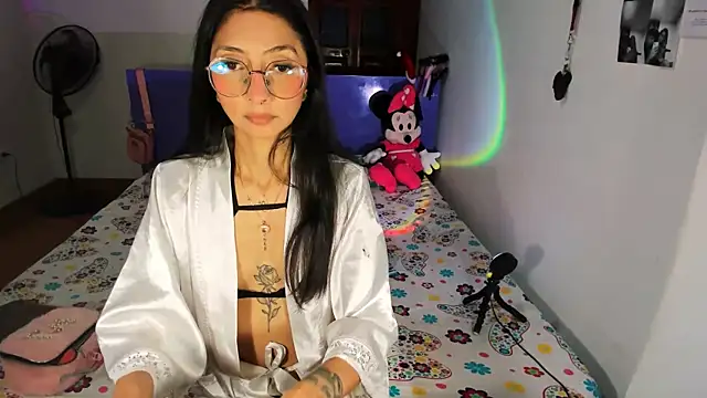 Snapshot of Anais_lux chatting on 06/08/26, 11:27 Anais lux online show from 06/08/26, 11:27