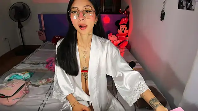 Snapshot of Anais_lux chatting on 06/11/26, 11:47 Anais lux online show from 06/11/26, 11:47