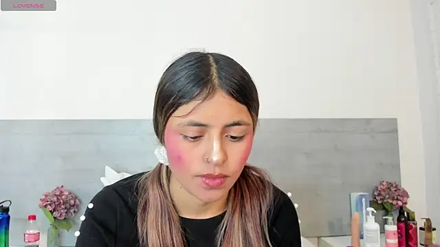 sunnyWhitee online show from 04/17/26, 07:28