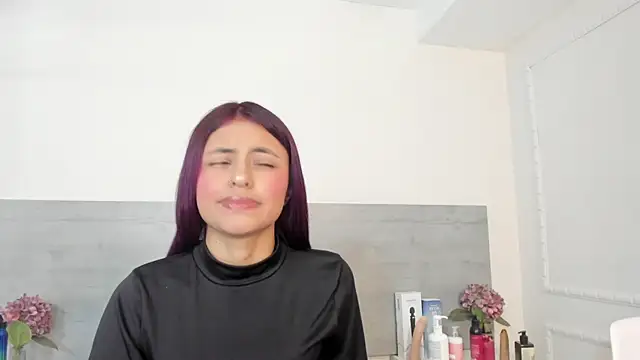 Snapshot of sunnyWhitee chatting on 04/27/26, 07:23 sunnyWhitee online show from 04/27/26, 07:23
