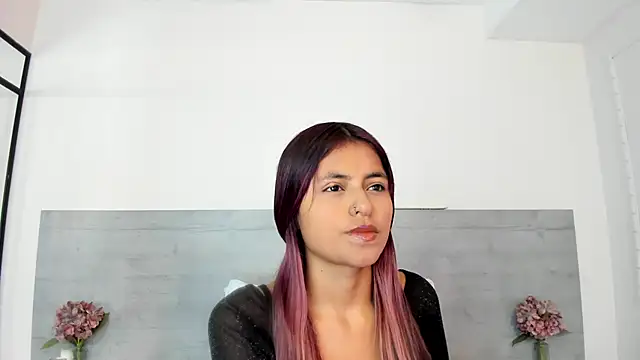 Snapshot of sunnyWhitee chatting on 06/04/26, 07:20 sunnyWhitee online show from 06/04/26, 07:20