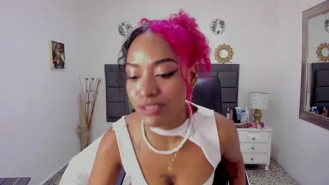 summer williams18 online show from 12/05/25, 12:08