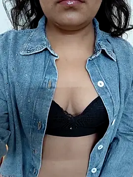 Snapshot of Aavya_007 chatting on 11/25/25, 03:17 Aavya 007 online show from 11/25/25, 03:17