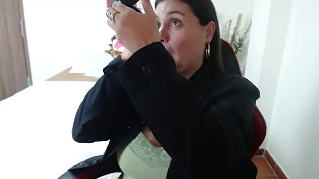 Secret Bella online show from 10/10/25, 11:42