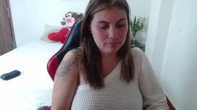 Secret Bella online show from 11/10/25, 12:15