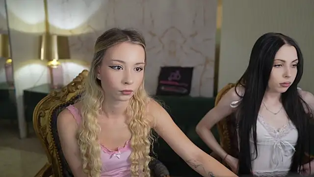 VivianSweet  online show from 04/22/26, 10:28