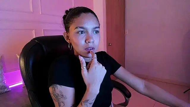 Snapshot of aitana_kahlo chatting on 02/02/26, 08:07 aitana kahlo online show from 02/02/26, 08:07