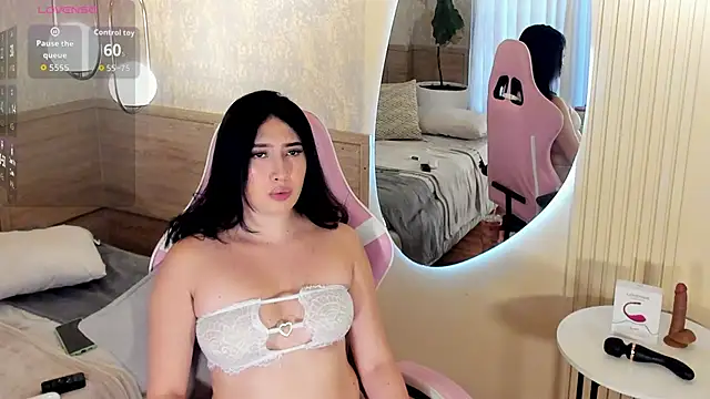 Snapshot of Skyyle_ chatting on 10/07/25, 01:30 Skyyle online show from 10/07/25, 01:30