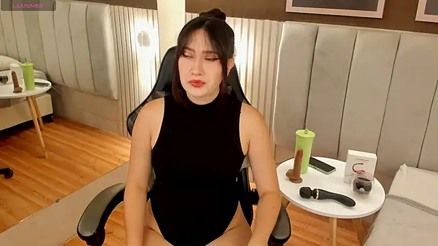 Skyyle  online show from 04/23/26, 12:51