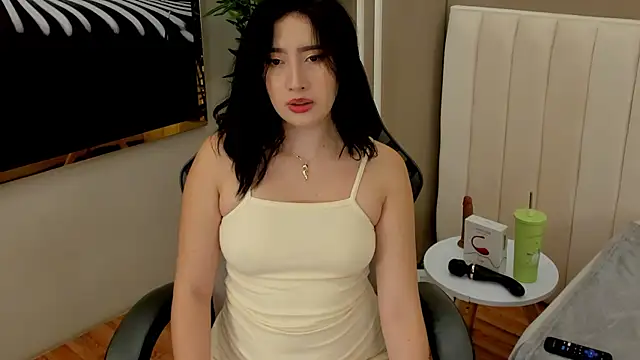 Snapshot of Skyyle_ chatting on 06/17/26, 01:12 Skyyle online show from 06/17/26, 01:12