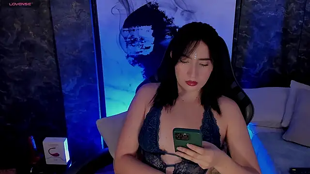 Snapshot of Skyyle_ chatting on 07/04/26, 01:17 Skyyle online show from 07/04/26, 01:17