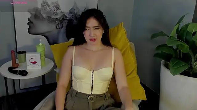 Snapshot of Skyyle_ chatting on 07/19/26, 05:27 Skyyle online show from 07/19/26, 05:27