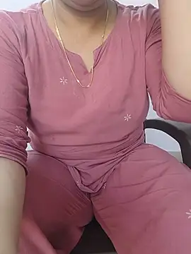Snapshot of roshni_agrawal0 chatting on 05/20/26, 08:20 roshni agrawal0 online show from 05/20/26, 08:20