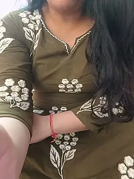 Snapshot of roshni_agrawal0 chatting on 05/22/26, 09:15 roshni agrawal0 online show from 05/22/26, 09:15
