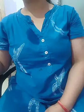 Snapshot of roshni_agrawal0 chatting on 06/06/26, 06:40 roshni agrawal0 online show from 06/06/26, 06:40