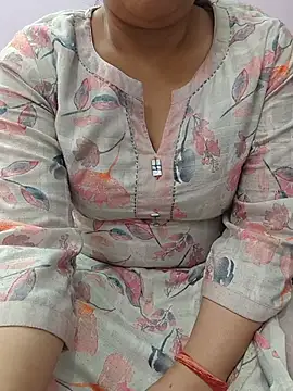 Snapshot of roshni_agrawal0 chatting on 06/10/26, 08:57 roshni agrawal0 online show from 06/10/26, 08:57