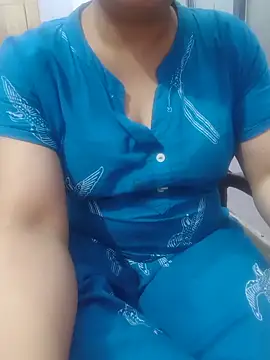 Snapshot of roshni_agrawal0 chatting on 06/13/26, 06:50 roshni agrawal0 online show from 06/13/26, 06:50