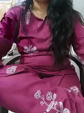 Snapshot of roshni_agrawal0 chatting on 06/15/26, 11:23 roshni agrawal0 online show from 06/15/26, 11:23