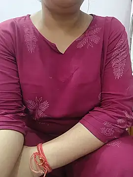 Snapshot of roshni_agrawal0 chatting on 07/11/26, 10:07 roshni agrawal0 online show from 07/11/26, 10:07