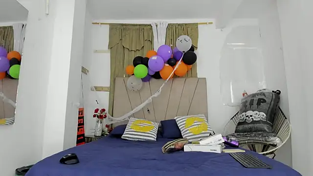 Lady miss    online show from 10/28/25, 01:03