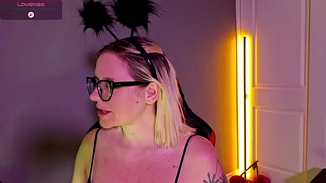 Charlies world online show from 10/31/25, 05:25