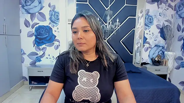 LatinaHoleQueen online show from 10/25/25, 02:56