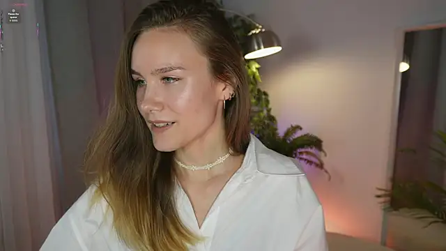 Snapshot of _Clare_Florence_ chatting on 10/10/25, 01:32  Clare Florence  online show from 10/10/25, 01:32