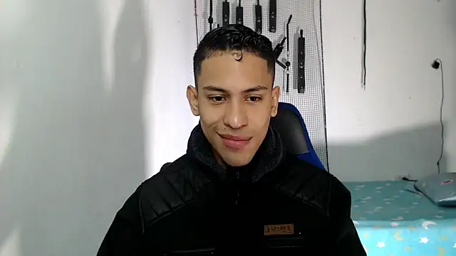 Snapshot of dylan_apol0 chatting on 09/27/25, 04:39 dylan apol0 online show from 09/27/25, 04:39