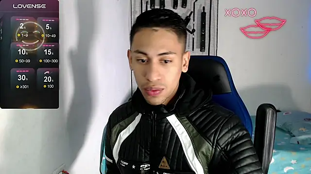 Snapshot of dylan_apol0 chatting on 10/15/25, 03:28 dylan apol0 online show from 10/15/25, 03:28