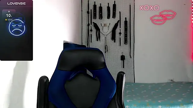 Snapshot of dylan_apol0 chatting on 10/23/25, 04:01 dylan apol0 online show from 10/23/25, 04:01