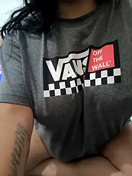 Snapshot of jojo_surfistinha89 chatting on 09/28/25, 04:23 jojo surfistinha89 online show from 09/28/25, 04:23