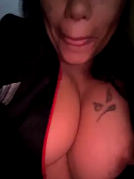 Snapshot of jojo_surfistinha89 chatting on 10/31/25, 03:13 jojo surfistinha89 online show from 10/31/25, 03:13