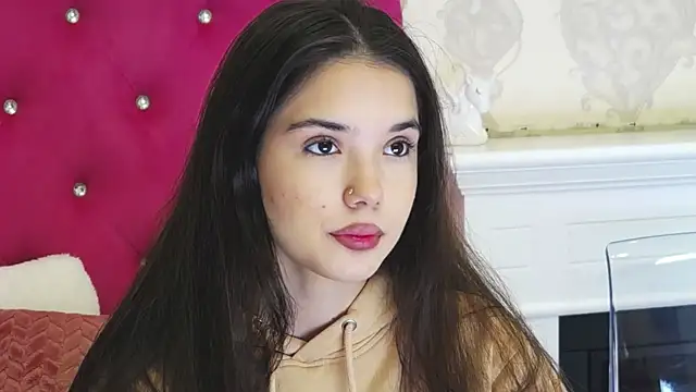 Snapshot of AlexisDevine chatting on 05/16/26, 04:31 AlexisDevine online show from 05/16/26, 04:31
