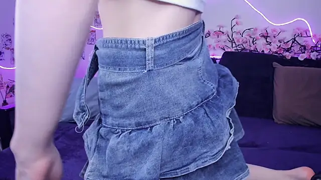 Snapshot of Megan--chan chatting on 11/18/25, 07:51 Megan--chan online show from 11/18/25, 07:51