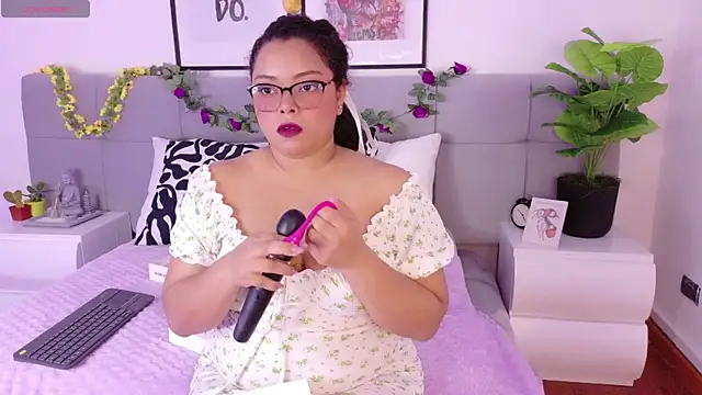 Snapshot of Alanaa_Gomez chatting on 09/18/25, 01:13 Alanaa Gomez online show from 09/18/25, 01:13