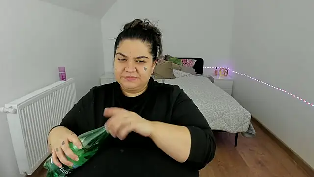 Snapshot of EvvaBBW chatting on 10/12/25, 07:57 EvvaBBW online show from 10/12/25, 07:57