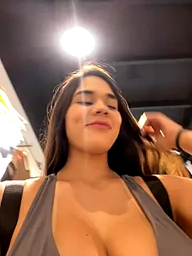 Snapshot of BellaLeclair chatting on 12/04/25, 06:49 BellaLeclair online show from 12/04/25, 06:49